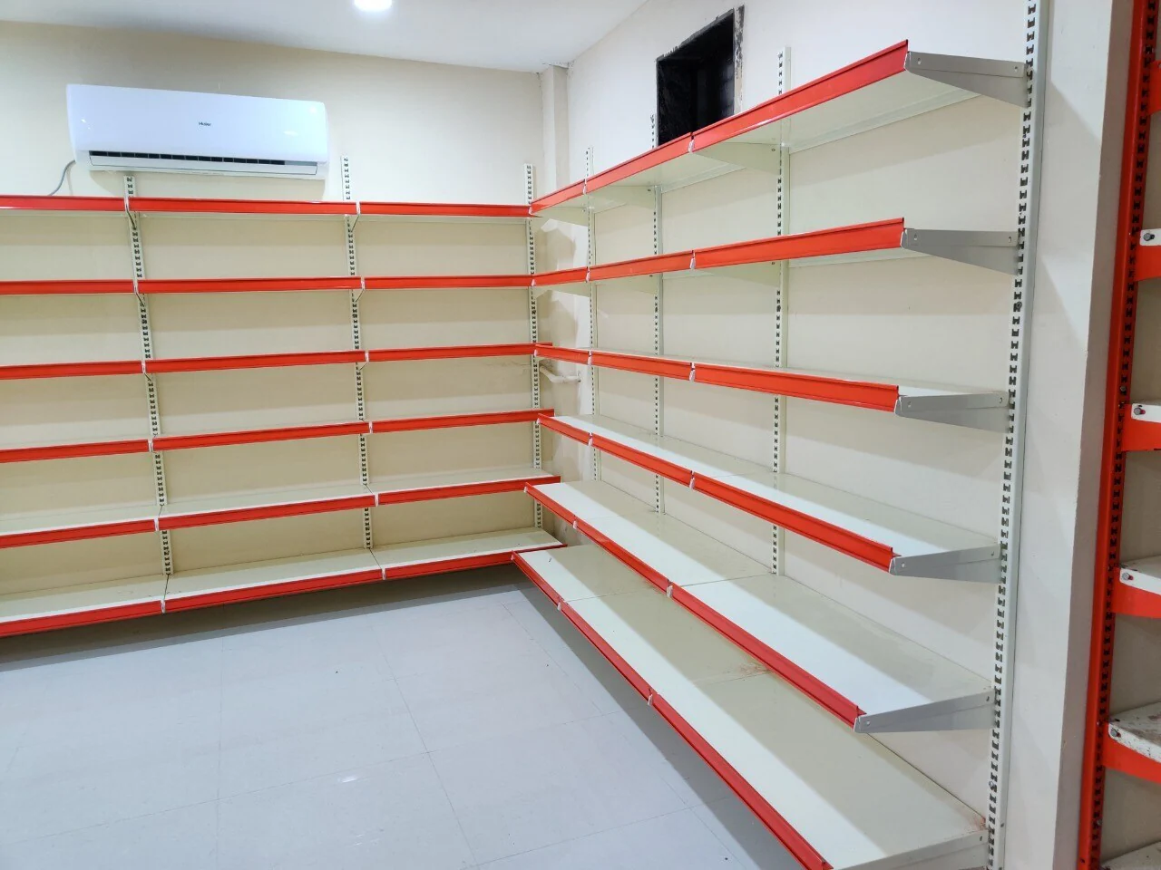 Center display rack
